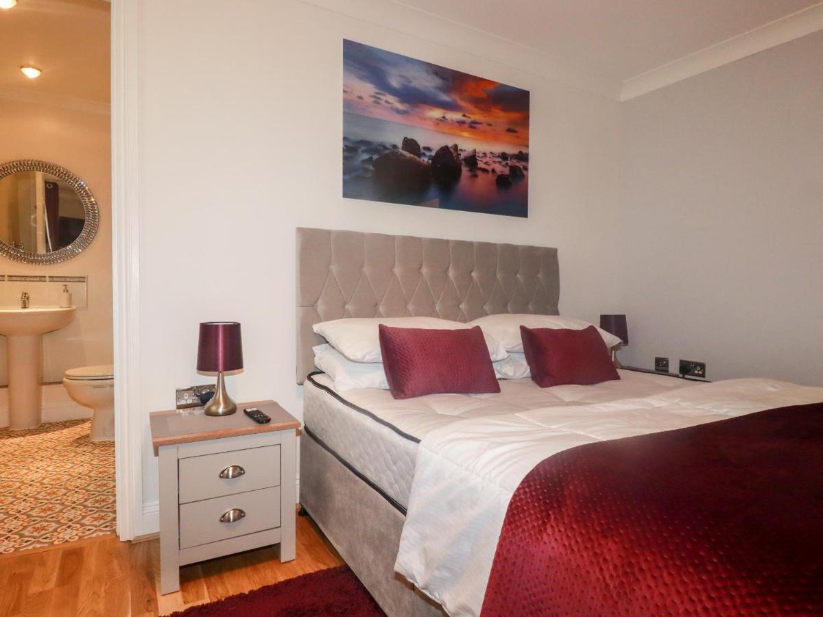 Flat 2 Apartment New Quay Exterior foto